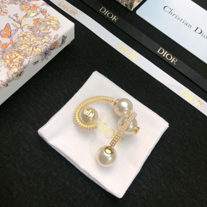 chr1st1an D10r earrings